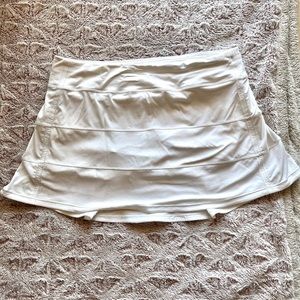 WHITE LULULEMON MINI SKIRT